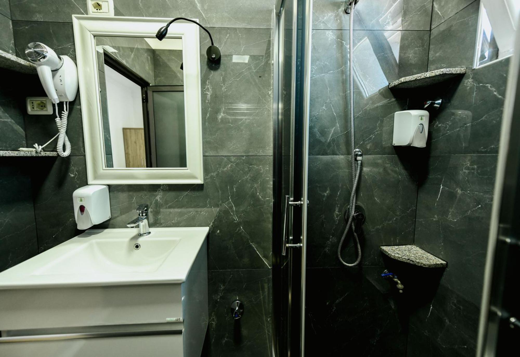 Hotel Floga Szkodra Zewnętrze zdjęcie